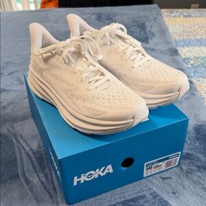 NIB Hoka Clifton 9 All-White Athletic Women Sneakers Size 8